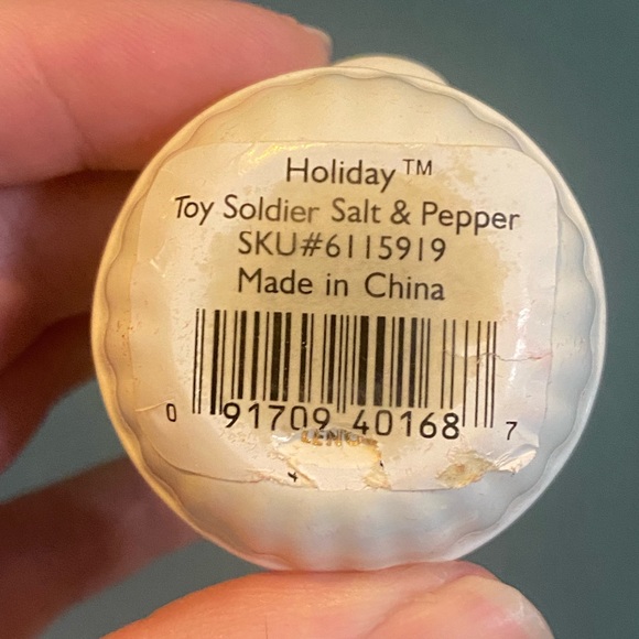 Lenox Holiday Salt/Pepper Shakers TOY SOLDIERS W/ Drum & Bugle Christmas - Picture 4 of 5